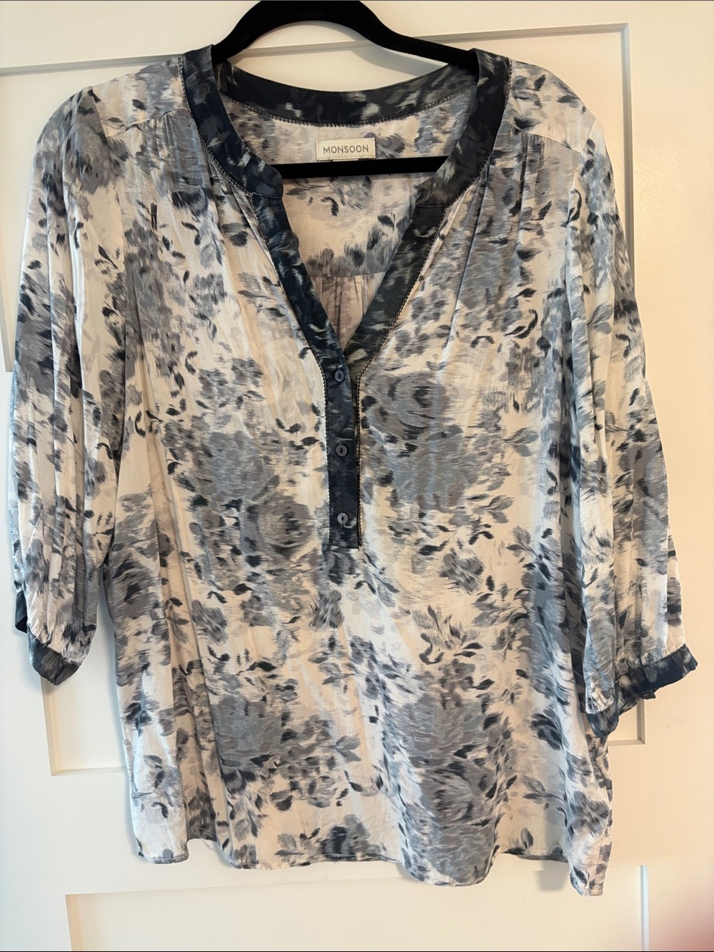 Monsoon Women's Blue and White Floral Button-Front Blouse